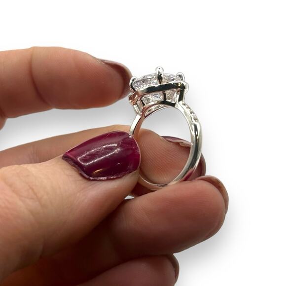 NEW Macy's Oval Crystal Ring Size 7 Silver Plated Pave Cubic Zirconia Engagement - Picture 7 of 10